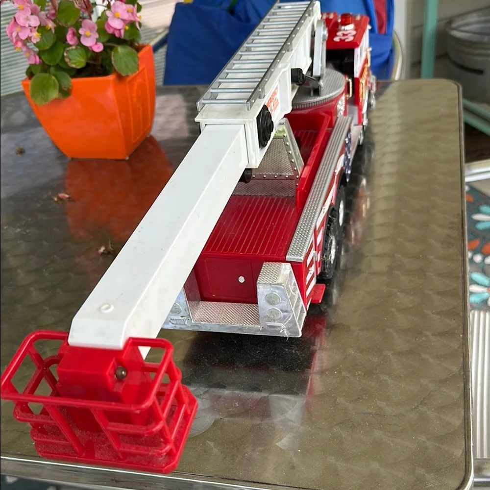 Vintage Red Fire Truck Toy with Ladder - Picture 8 of 10